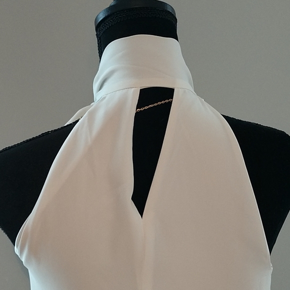 Express Blouse available Black only - Picture 6 of 7